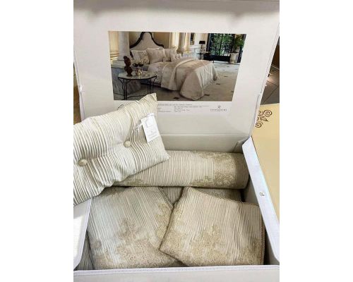 Покрывало Pepper Home Linzy Gold 270х260см с наволочками и декоративными подушками, сатин Покрывало Pepper Home Linzy Gold 270х260см с наволочками и декоративными подушками, сатин